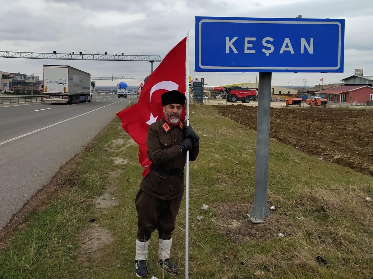 Son dakika haberi | Şehitler için İstanbul'dan Çanakkale'ye yürüyen kişi Keşan'a ulaştı