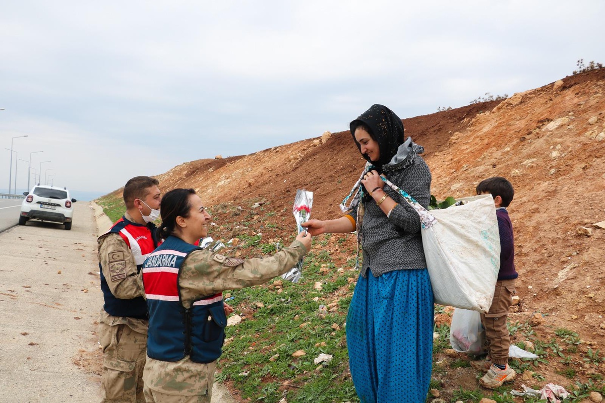 Siirt\'te kadın jandarma görevlileri Kadınlar Günü\'nü kutladı