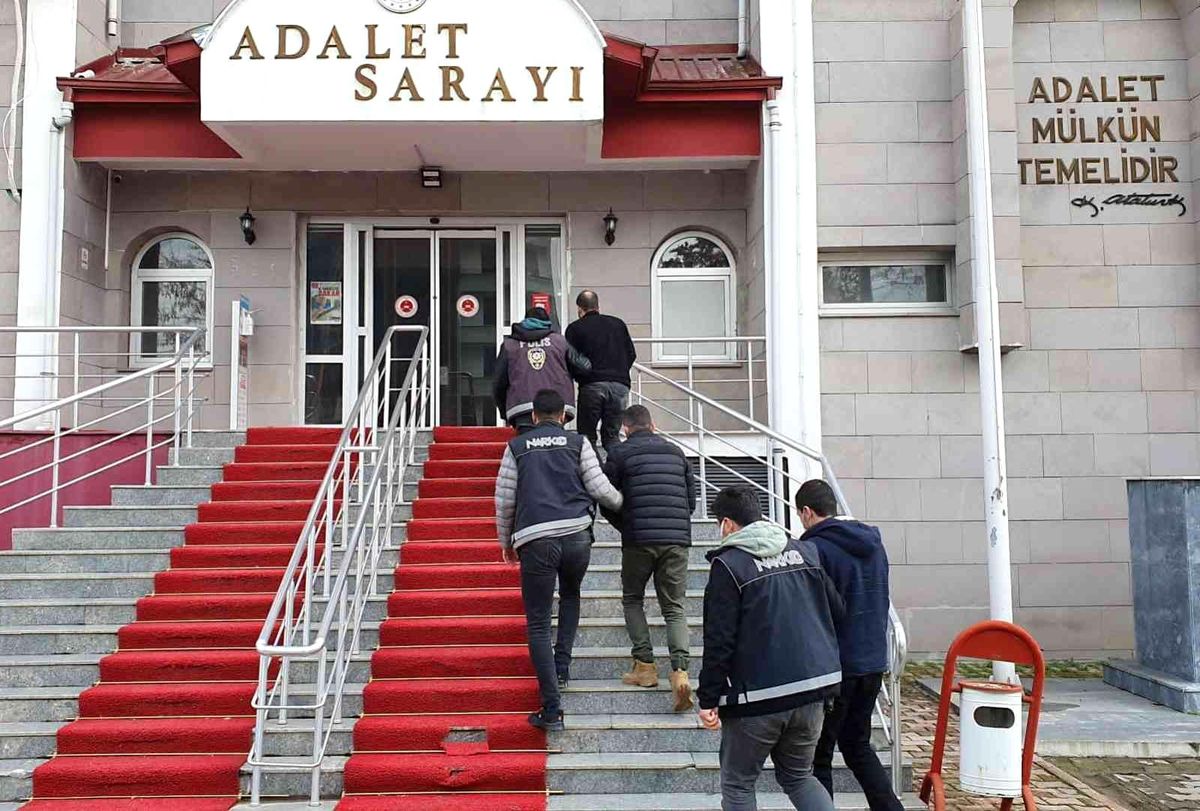 Suç makinaları uyuşturucu ile yakalandı