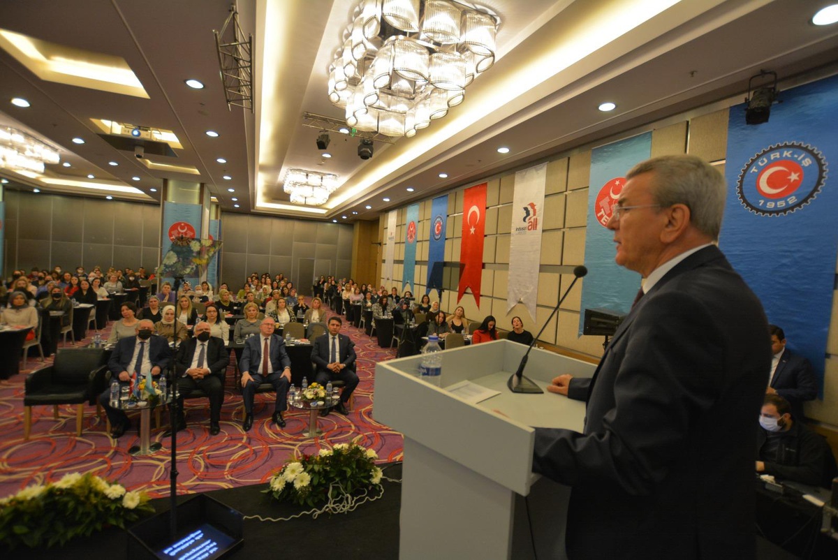 TEKSİF Genel Başkanı Nazmi Irgat, Kadınlar Günü programında konuştu Açıklaması