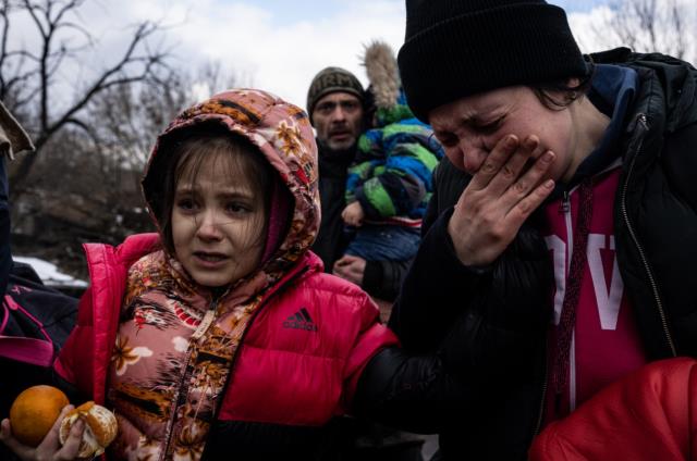 Ukrayna'da sivil halkın zorlu mücadelesi! Tahliyeler kar yağışı altında devam ediyor