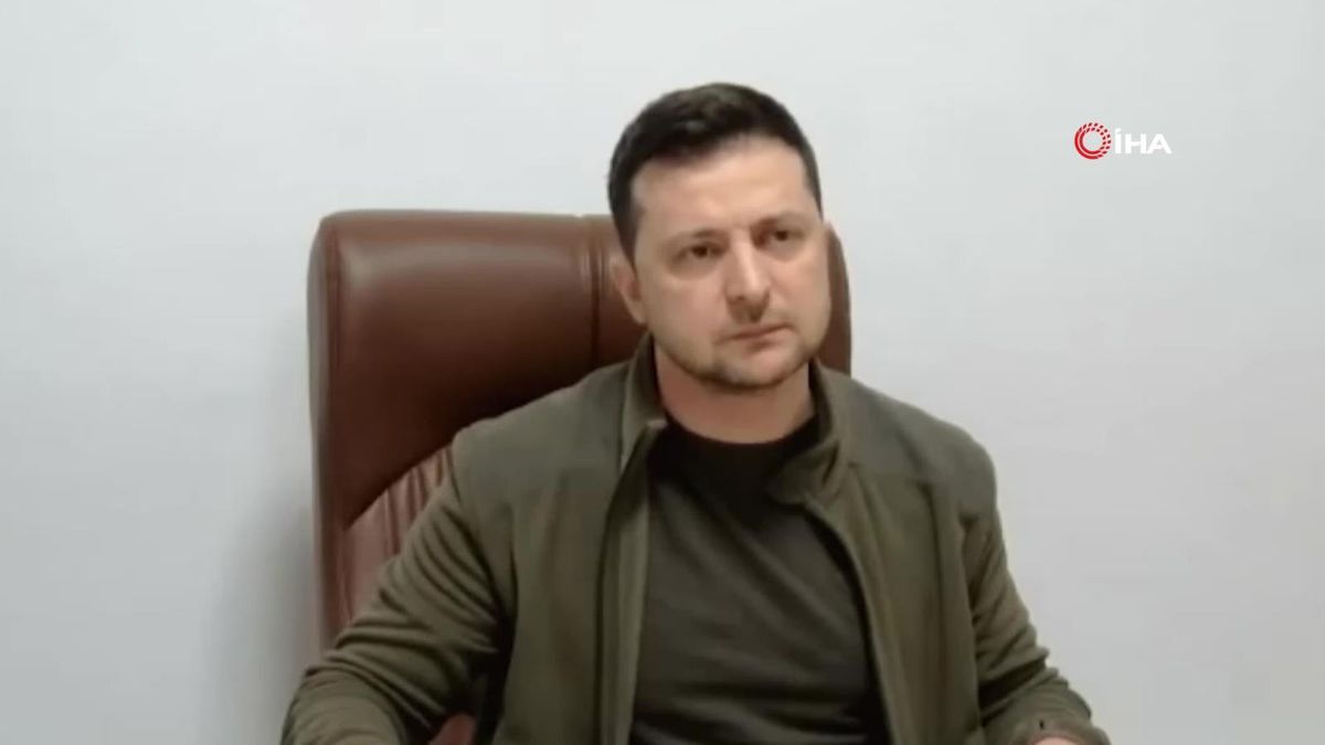 Ukrayna Devlet Başkanı Zelenskiy: "Kiev\'de kalıyorum. Saklanmıyorum ve kimseden korkmuyorum"