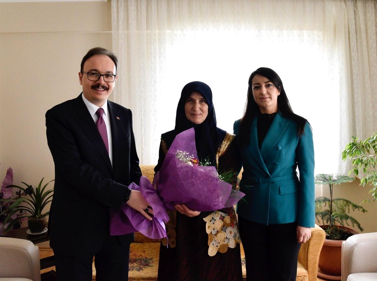 Vali Kızılkaya\'dan Kadınlar Günü dolayısıyla anlamlı ziyaret