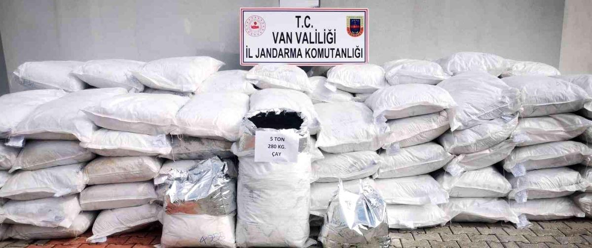 Van\'da 5 ton 280 kilogram gümrük kaçağı çay ele geçirildi