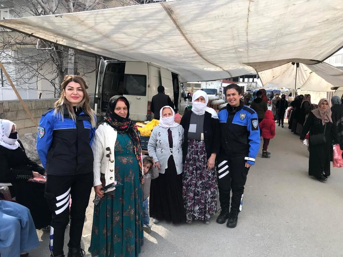 Van polisinden \'Kadınlar Günü\' etkinliği