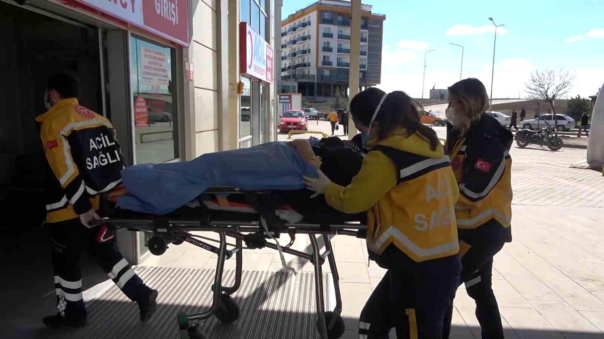 Yaşlı kadın, 3 metrelik havalandırma boşluğuna düştü