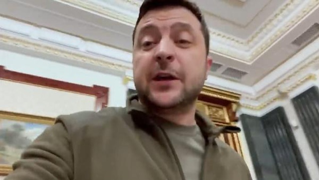 Zelenski Kiev'de kalmaya devam edeceğini ve saklanmadığını açıkladı