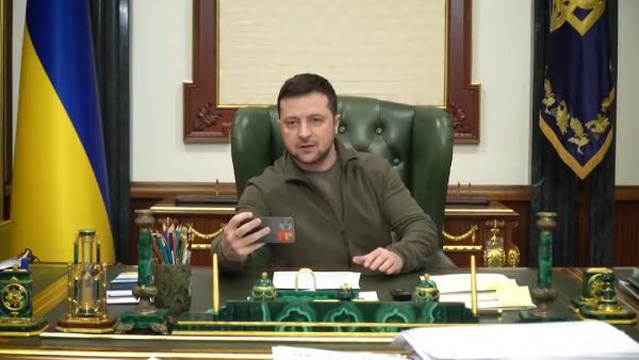 Zelenski Kiev'de kalmaya devam edeceğini ve saklanmadığını açıkladı