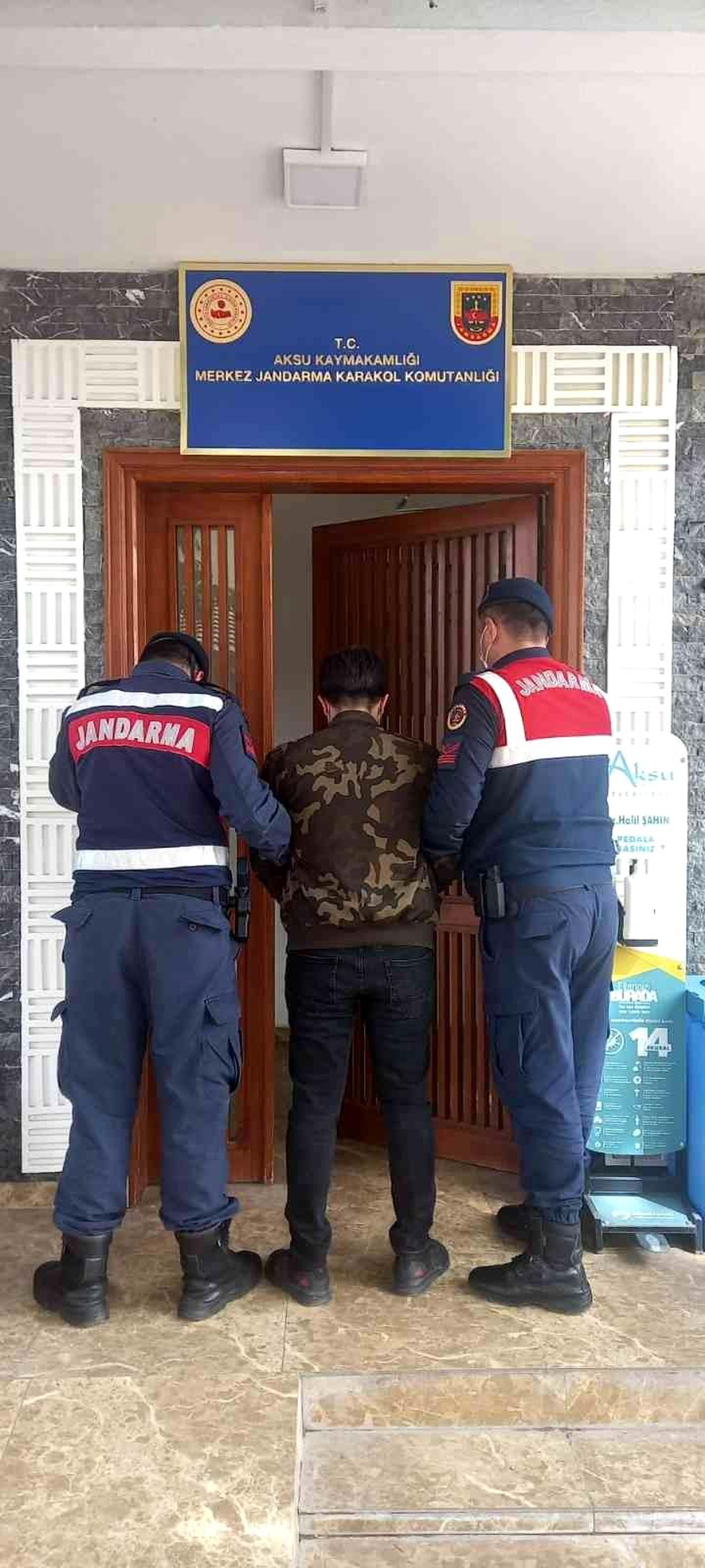8 yıl 4 ay hapis cezası ile aranan uyuşturucu taciri yakalandı