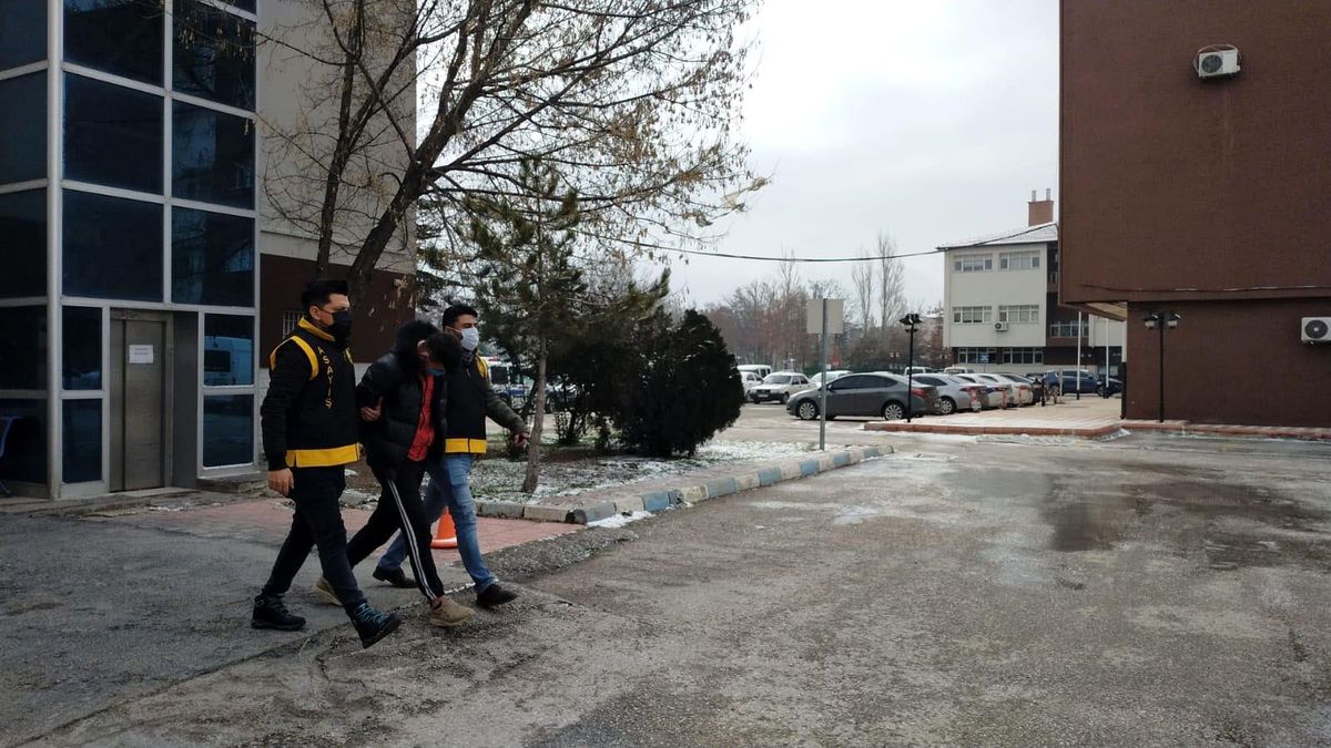Aksaray\'da akü hırsızlarına suçüstü