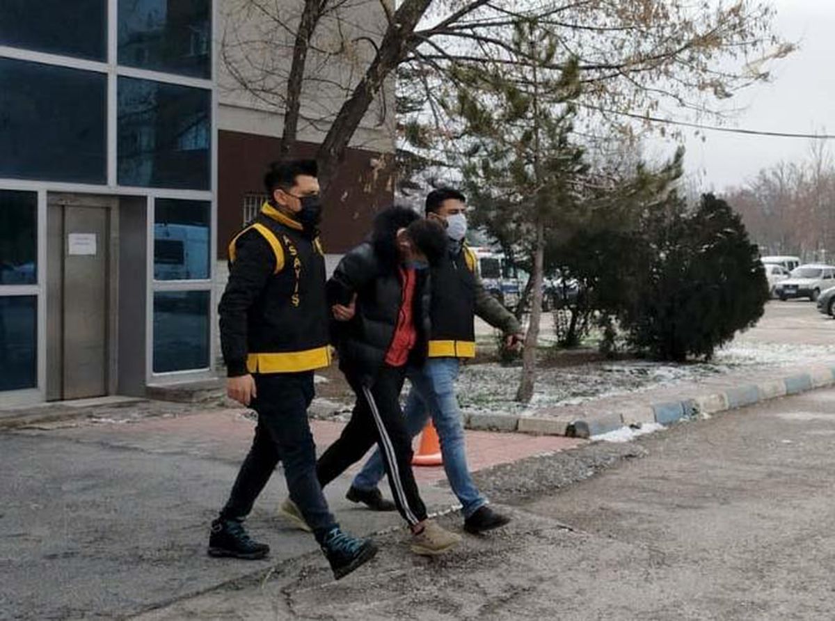 Aksaray\'da araçların aküsünü çalan 2 şüpheli tutuklandı