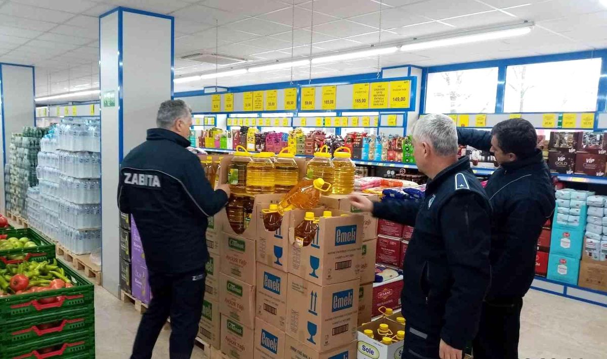 Akyazı'da fahiş fiyat ve stokçuluk denetimi