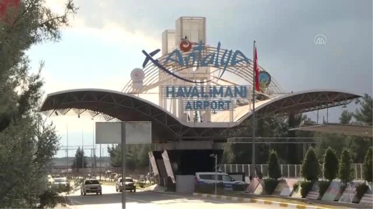 Antalya Havalimanı\'nda Diplomasi Forumu öncesi hareketlilik yaşanıyor