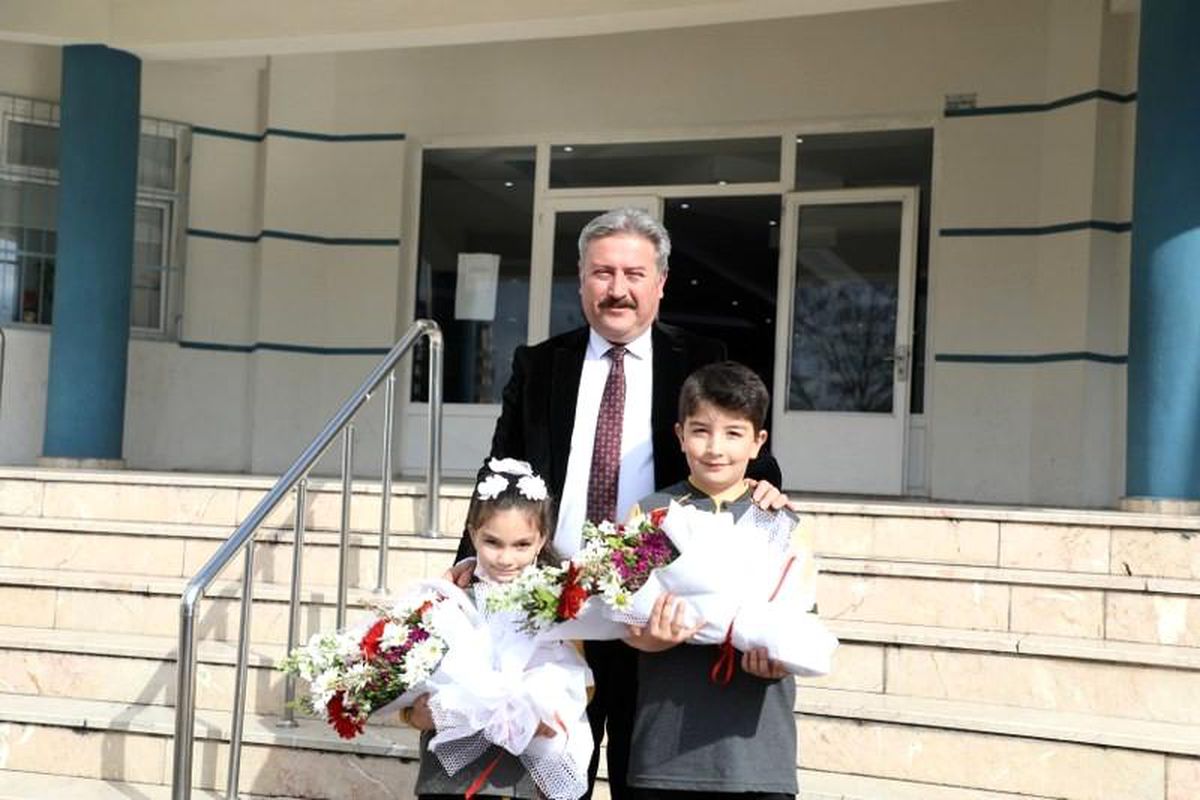 Başkan Dr. Mustafa Palancıoğlu: "İlçemize 14 okul, 8 kütüphane yaptık"