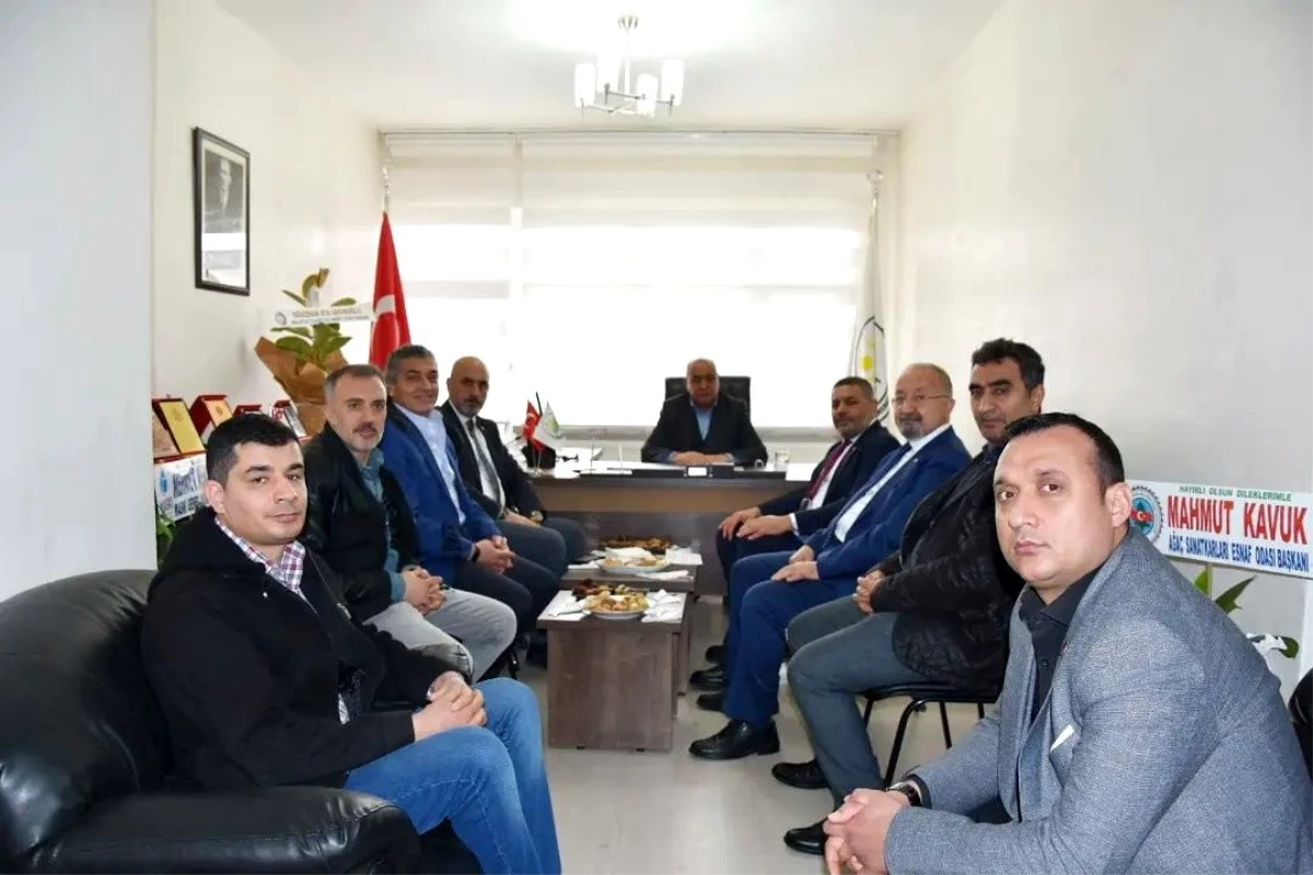 Başkan Sadıkoğlu: "Esnaf odalarını önemsiyoruz"