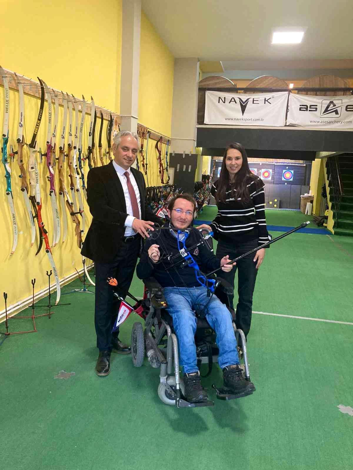 Bedensel engelli okçuya malzeme sponsoru oldular