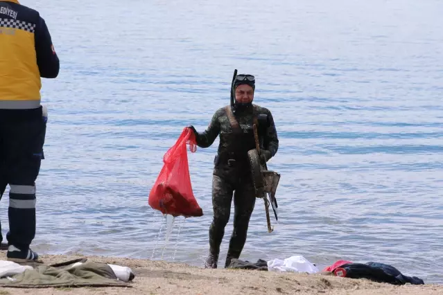 Bodrum'da dalgıçlar denizi, öğrenciler kıyıyı temizledi