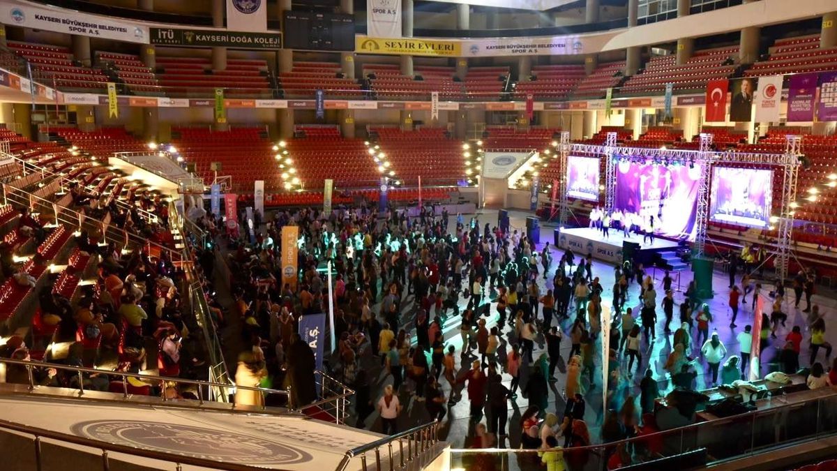 Büyükşehir\'den bin kadın sporseverle \'ritmini yakala\' etkinliği