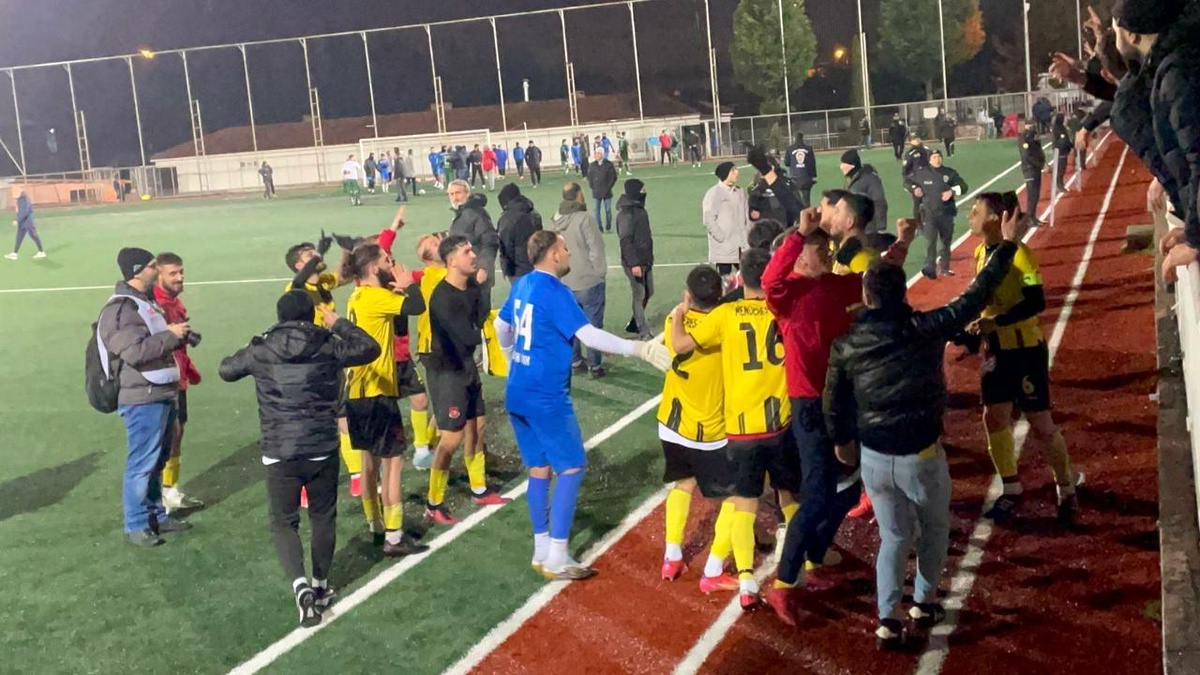 Son dakika... Çayırova Menderesspor, Kocaeli Süper Amatör Lig\'e yükseldi