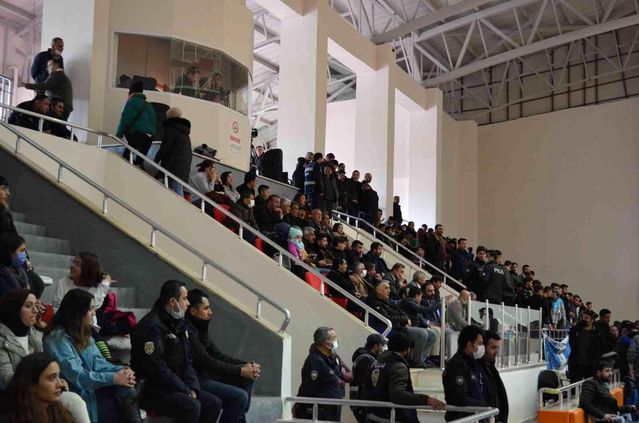Çekişmeli maçın galibi Adilcevaz TÜRŞAD oldu