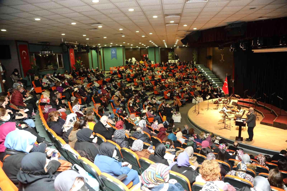 Darıca Belediyesi korosu kadınlar için konser verdi
