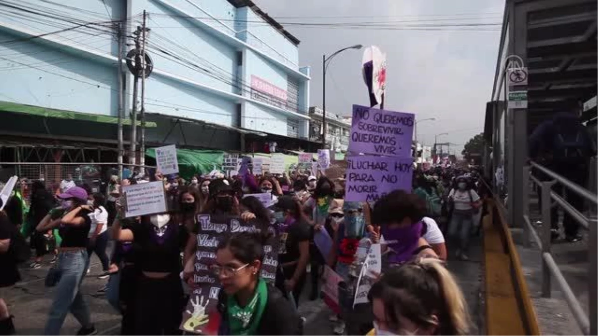GUATEMALA CİTY - Guatemala\'da olaylı Kadınlar Günü