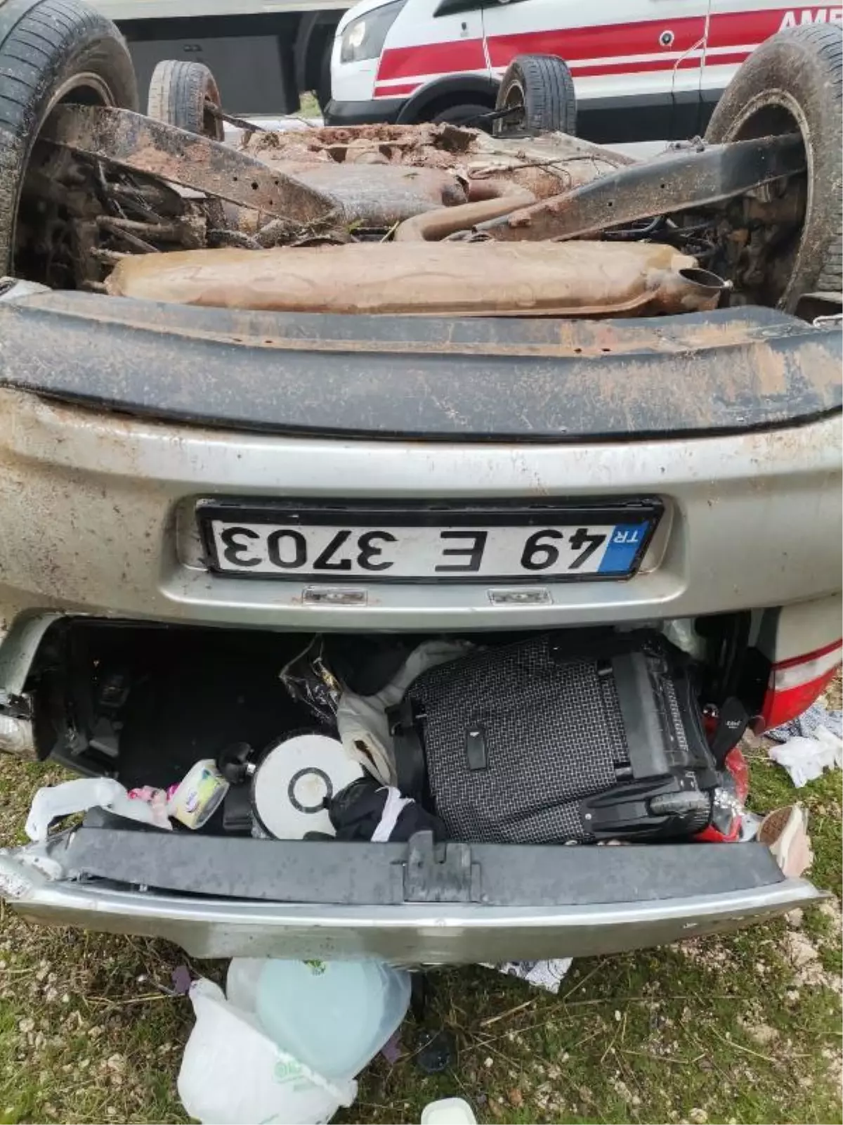 Hafif ticari araç şarampole devrildi: 9 yaralı