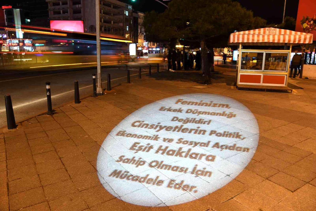 Kadınların sloganları her "yerde"