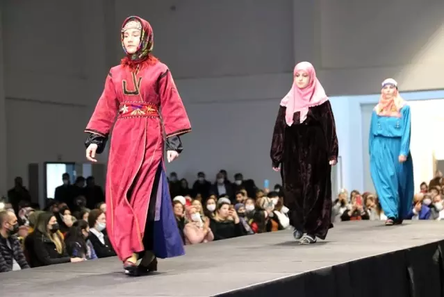 Karaman'da Geçmişten Günümüze defilesi