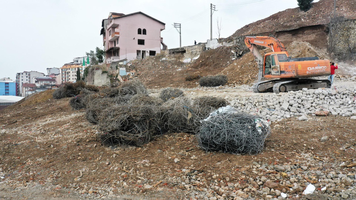 Kocaeli\'de çarpık kentleşmenin olduğu mahallede 489 bina yıkıldı
