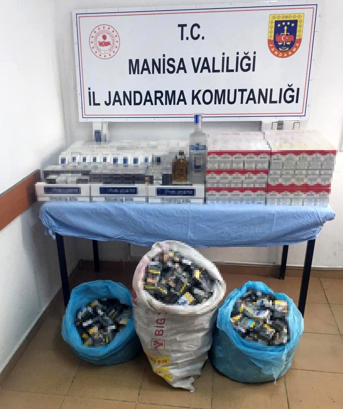 Manisa\'da kaçak sigara operasyonu; 2 bin paket ele geçirildi