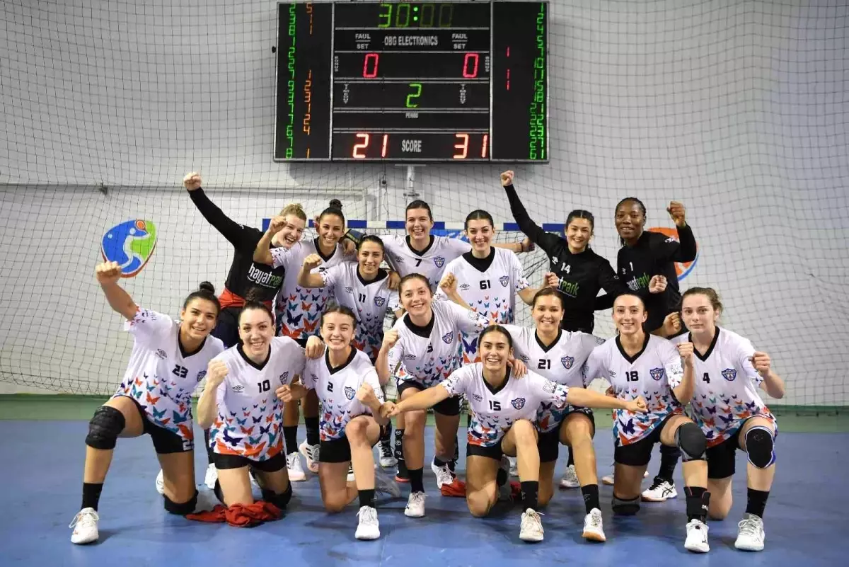 Mavi Kelebekler kupa yolunda