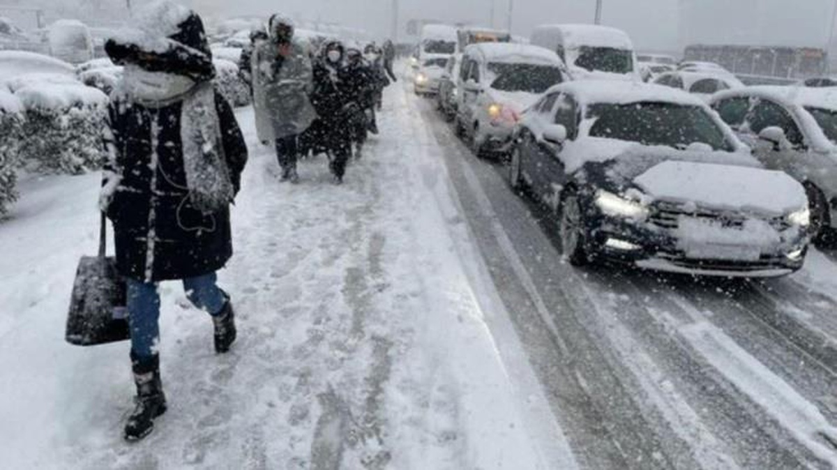 Meteoroloji\'den İstanbullulara önemli uyardı: Kar 20 santimetreyi bulacak, önlemlerinizi buna göre alın!