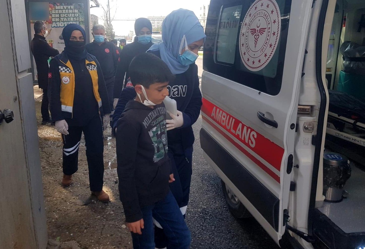 Otomobil küçük çocuğa çarptı: 1 yaralı