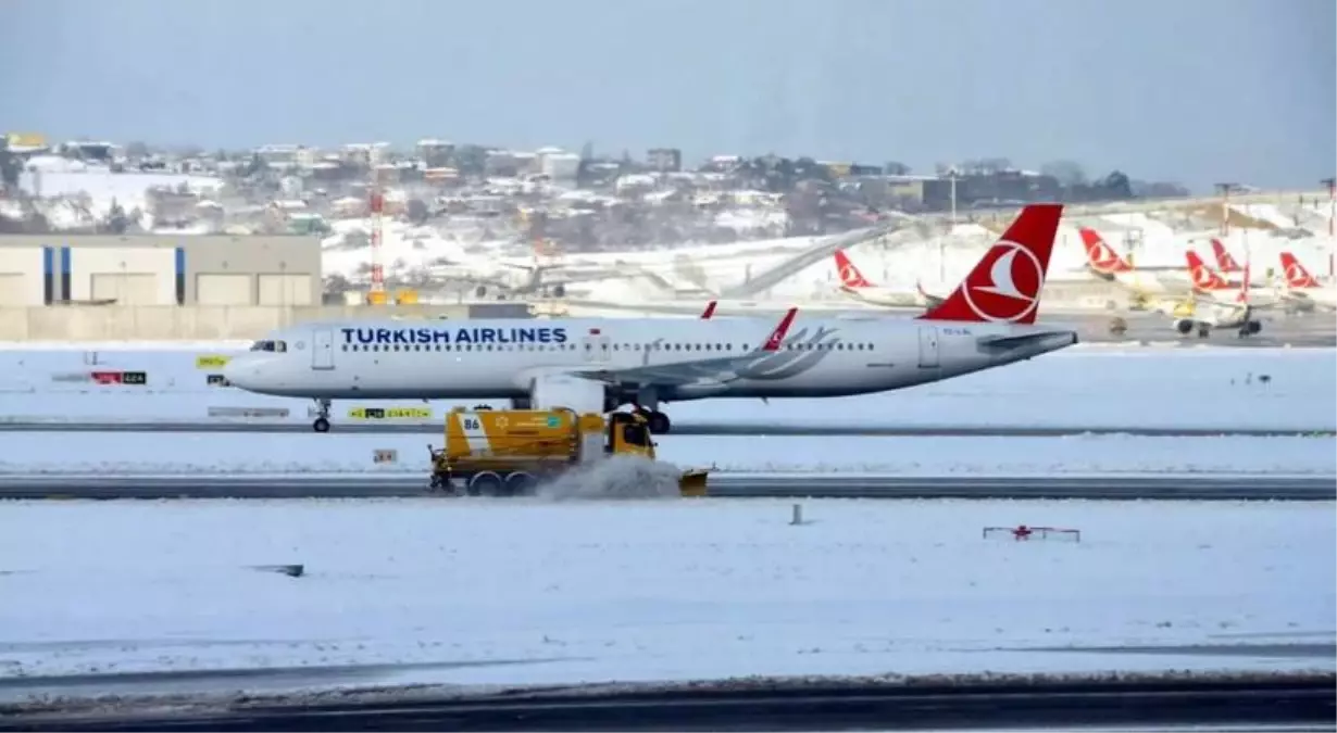 Son Dakika! İstanbul\'da önlemler artıyor! Beklenen yoğun kar yağışı sebebiyle yarın toplam 205 sefer iptal edildi