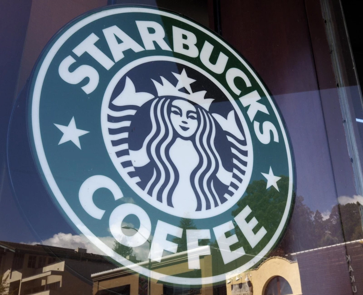 Starbucks ve Mcdonald\'s Rusya\'daki faaliyetlerini askıya aldı
