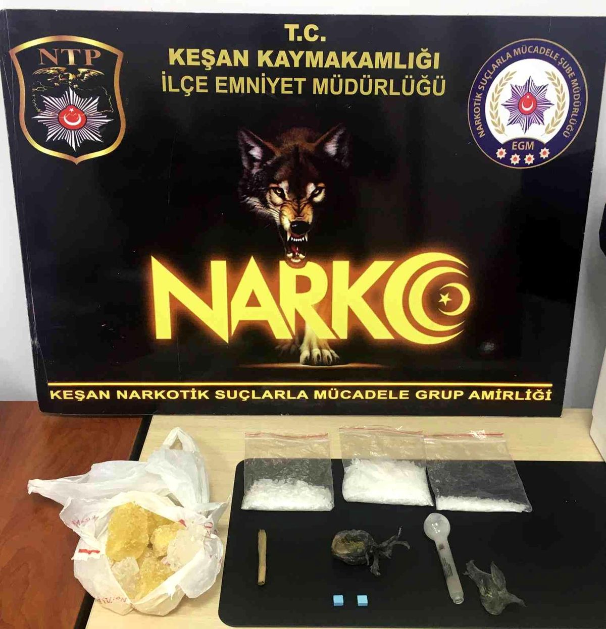 Şüphe üzerine durdurulan araçta uyuşturucu madde yakalandı