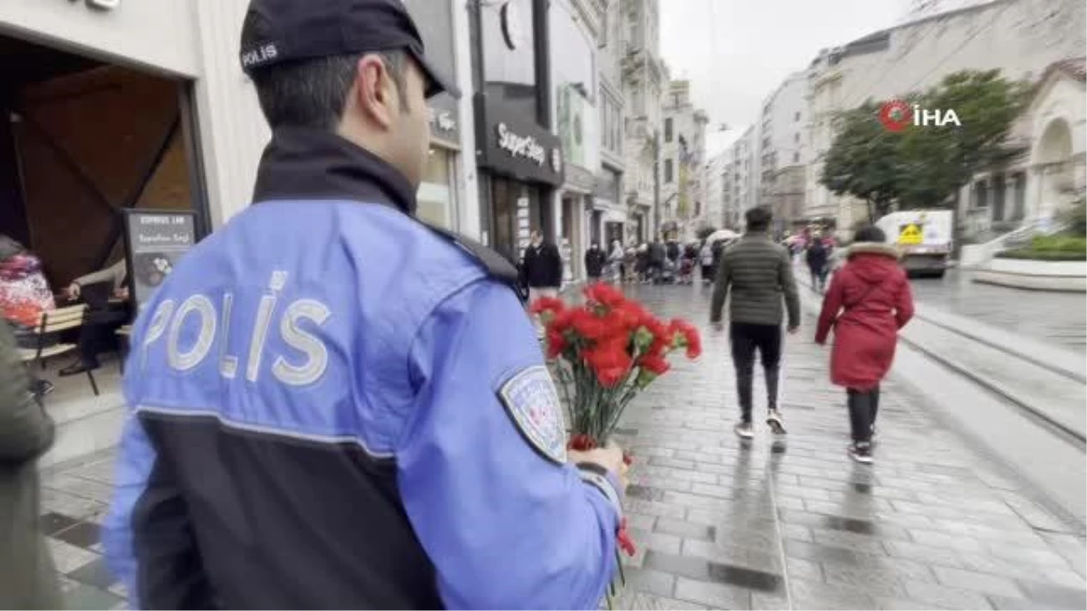 Taksim\'de kadınlara karanfil sürprizi, KADES tanıtıldı