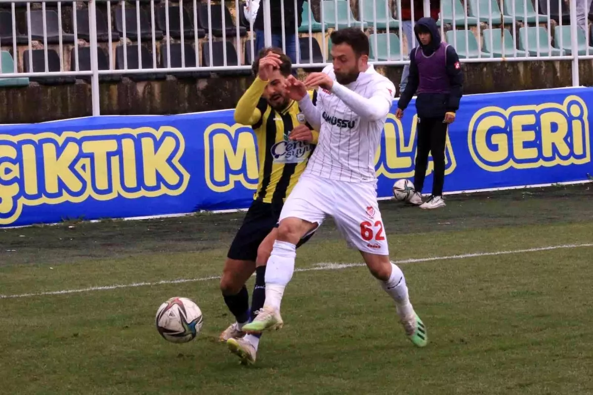 TFF 3. Lig: Belediye Derincespor: 3 Gümüşhane Sportif Faaliyetler: 0