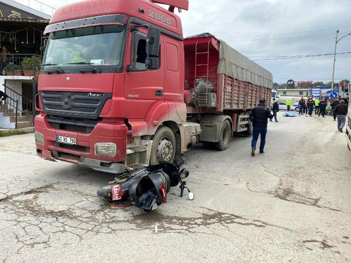 TIR\'ın çarptığı elektrikli bisiklet sürücüsü öldü