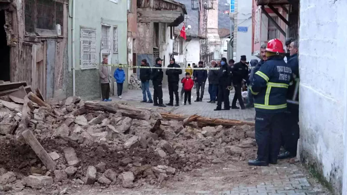 Tokat'ta metruk evin duvarı çöktü