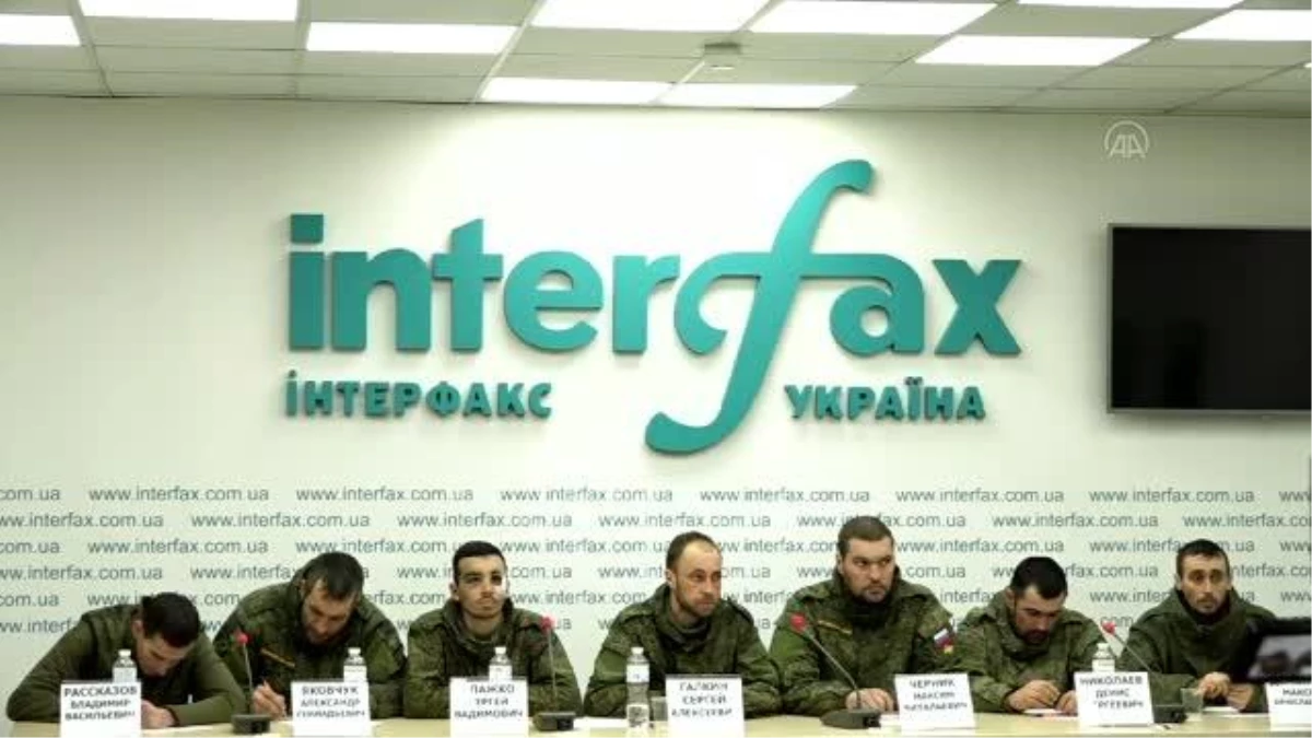 Ukrayna\'da esir tutulan Rus askerleri düzenlenen basın toplantısında konuştu