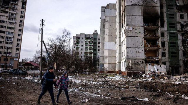 Ukrayna'nın işgali: Ruh sağlığımızı nasıl korumalı, çocuklarımıza savaşı nasıl anlatmalıyız?