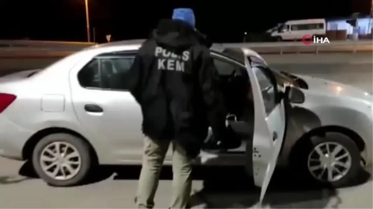 Yol uygulamasında durdurulan araçta valiz içerisine gizlenmiş 103 kilo 550 gram eroin ele geçirildi