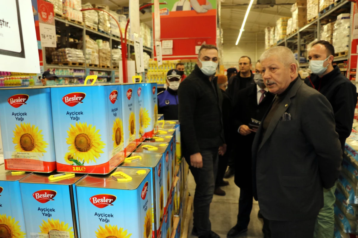 Amasya Belediye Başkanı Sarı, marketlerde fahiş fiyat ve stok denetimi yaptı