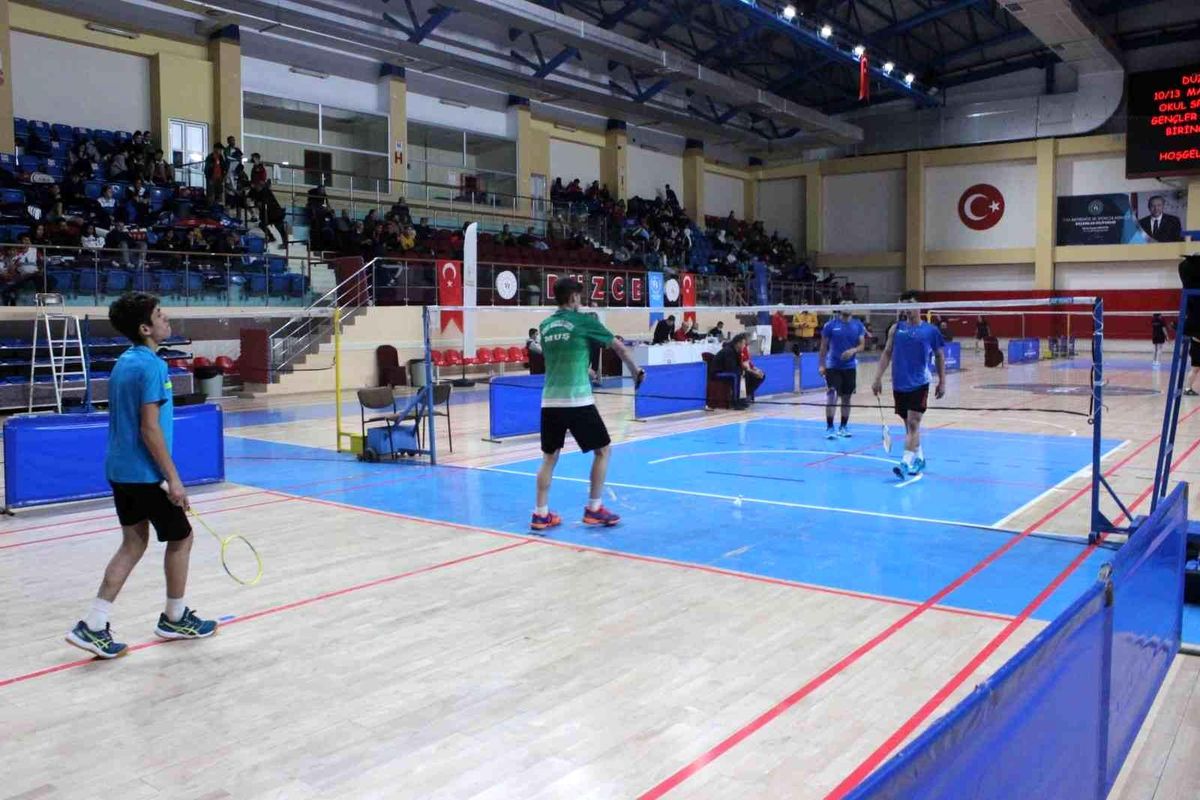 Badminton Türkiye birinciliği Düzce\'de başladı