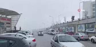 Balıkesir'de beklenen kar başladı