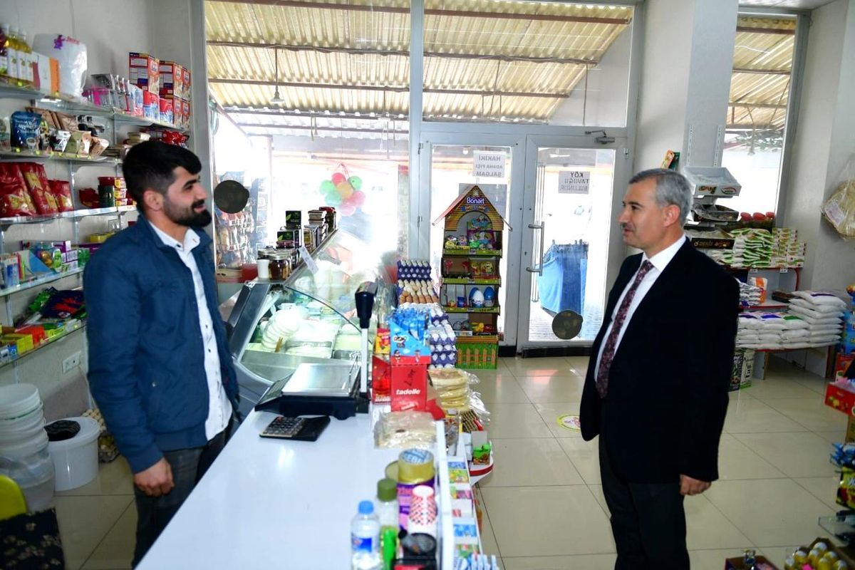 Başkan Çınar, esnaf ve mahalle sakinlerinin talepleri yerinde dinliyor