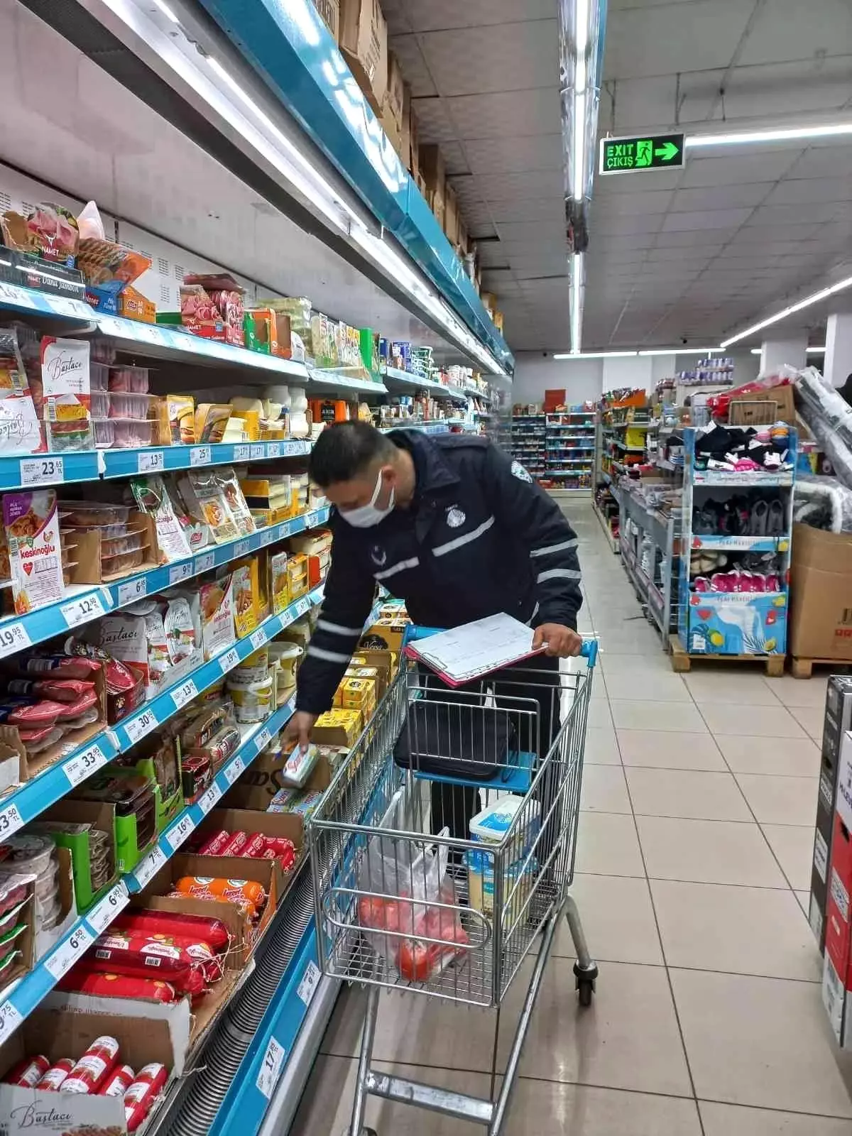 Bigadiç\'te fahiş fiyat ve stokçuluk denetimi