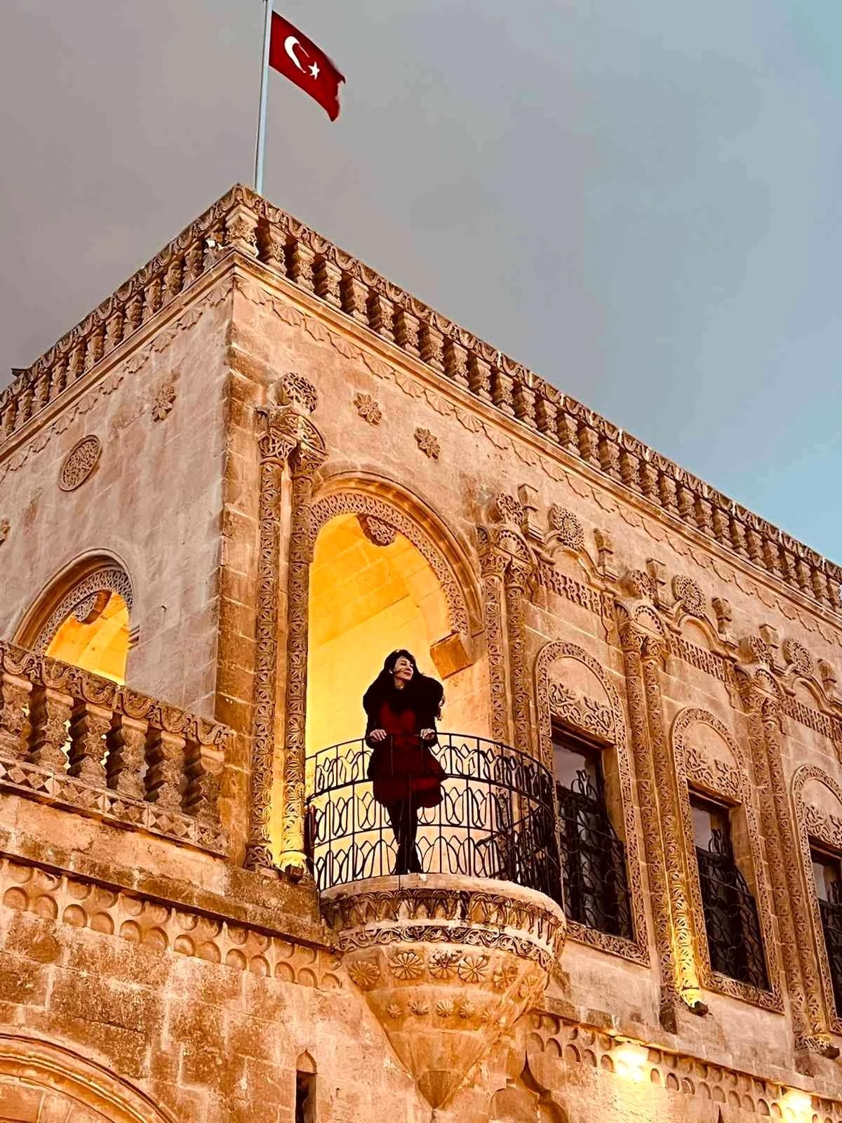 Blogger Korzay, Mardin\'de 24 saat içinde 7 tarihi mekanı tanıttı